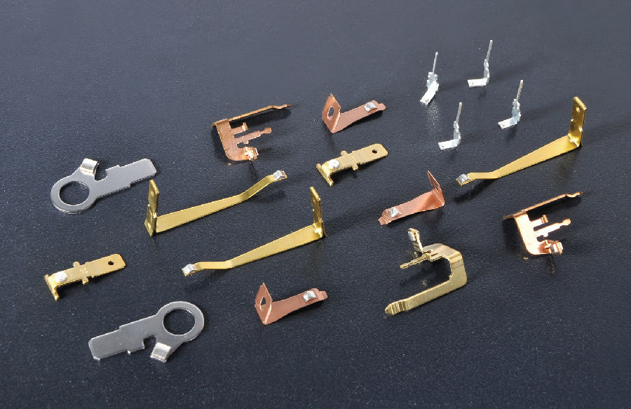 如何解決五金沖壓件出現(xiàn)翻料，扭曲