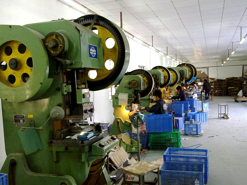 300多人的五金加工廠有多大？